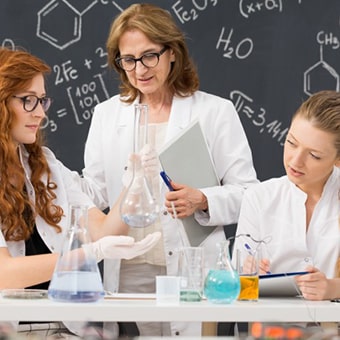 Förderung für Chemie-Unterricht und -Studium